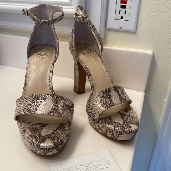 Vince Camuto Snake print Sathina Heels - Picture 2 of 9